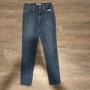 721 Levi jeams size 28 skinny